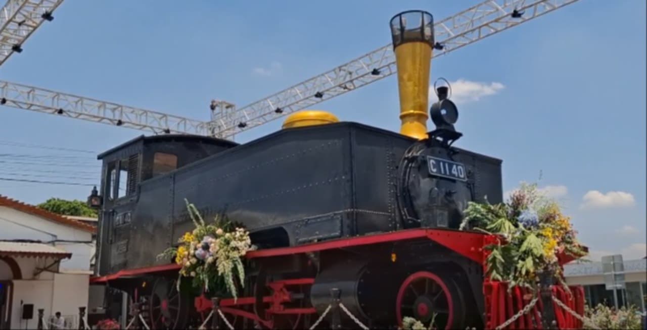 Monumen Lokomotif C 1140 di Stasiun Kediri Diresmikan