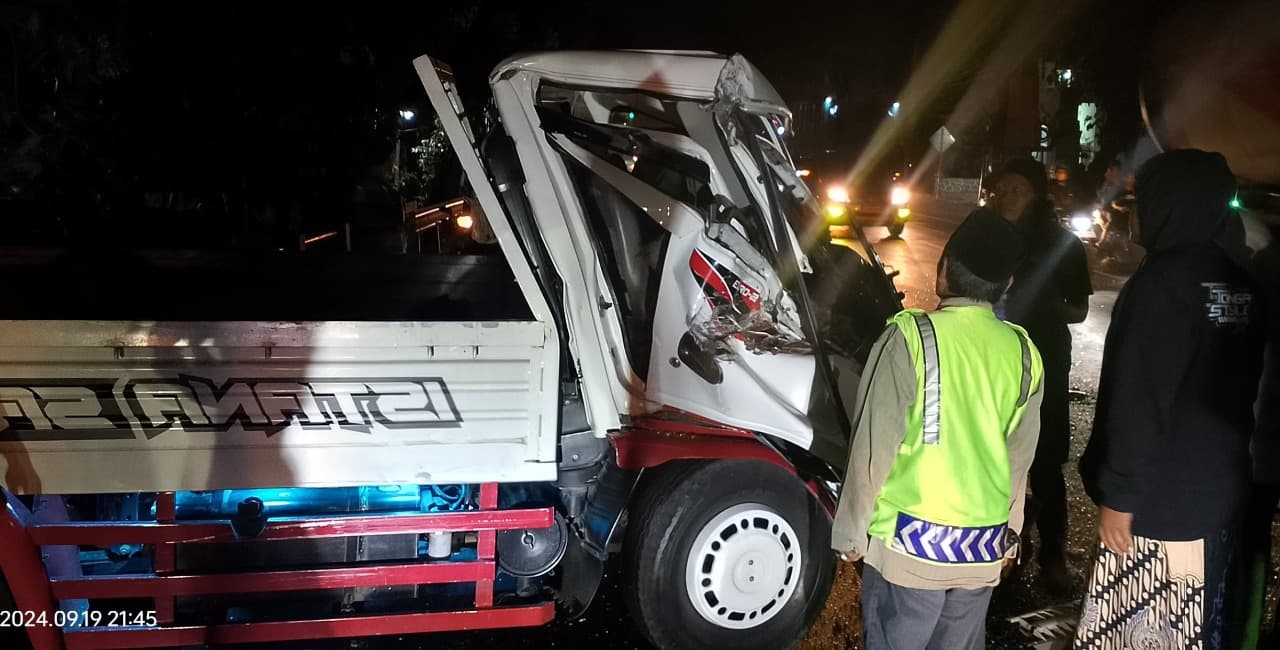 Kecelakaan Beruntun di Jalur Probolinggo-Pasuruan, Sopir Pikap Terjepit Usai Menabrak Truk Gandeng