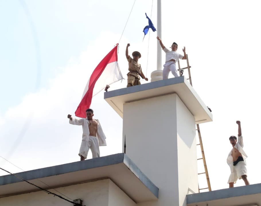 Berperan Jadi Residen Sudirman, Eri Cahyadi Pimpin Teatrikal Perobekan Bendera Belanda