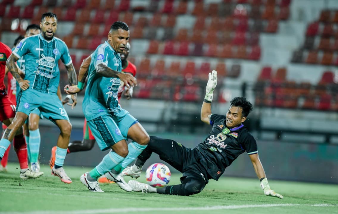 Persebaya Kokoh di Puncak Klasemen Liga 1 Usai Bungkam PSBS Biak 0-1