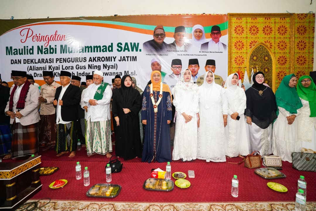 Aliansi Kiai, Lora, Gus, Ning dan Bu Nyai Jawa Timur Dukung Khofifah