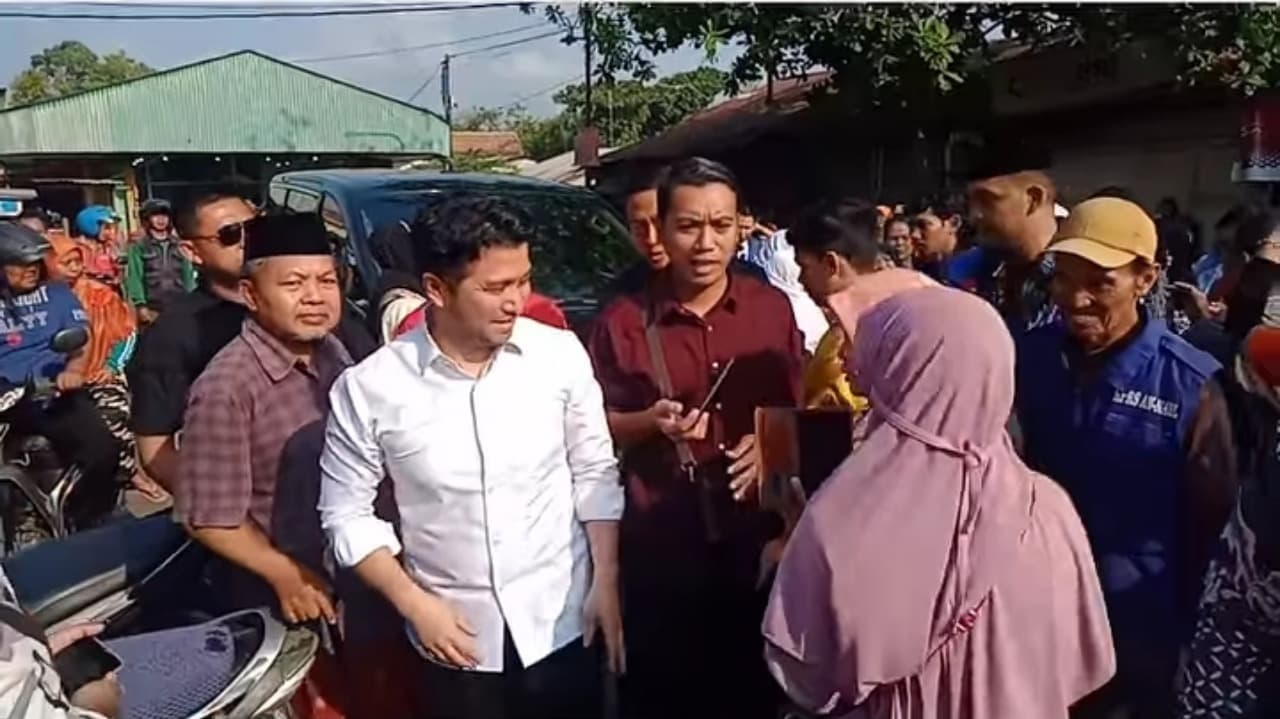 Emil Dardak Kampanye di Pasar Pandaan, Berjanji Benahi Sarana Pedagang