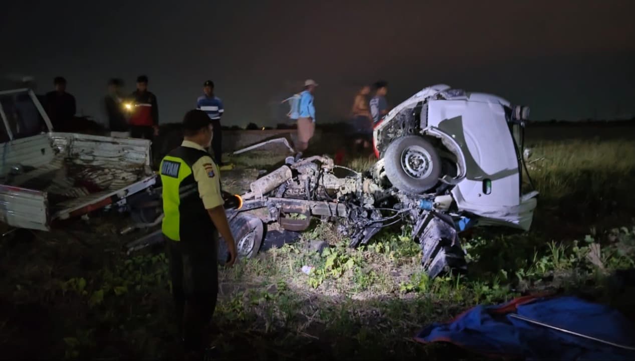 Roda Tersangkut Rel, Pikap Muat Bawang Tertabrak KA Gajayana di Nganjuk