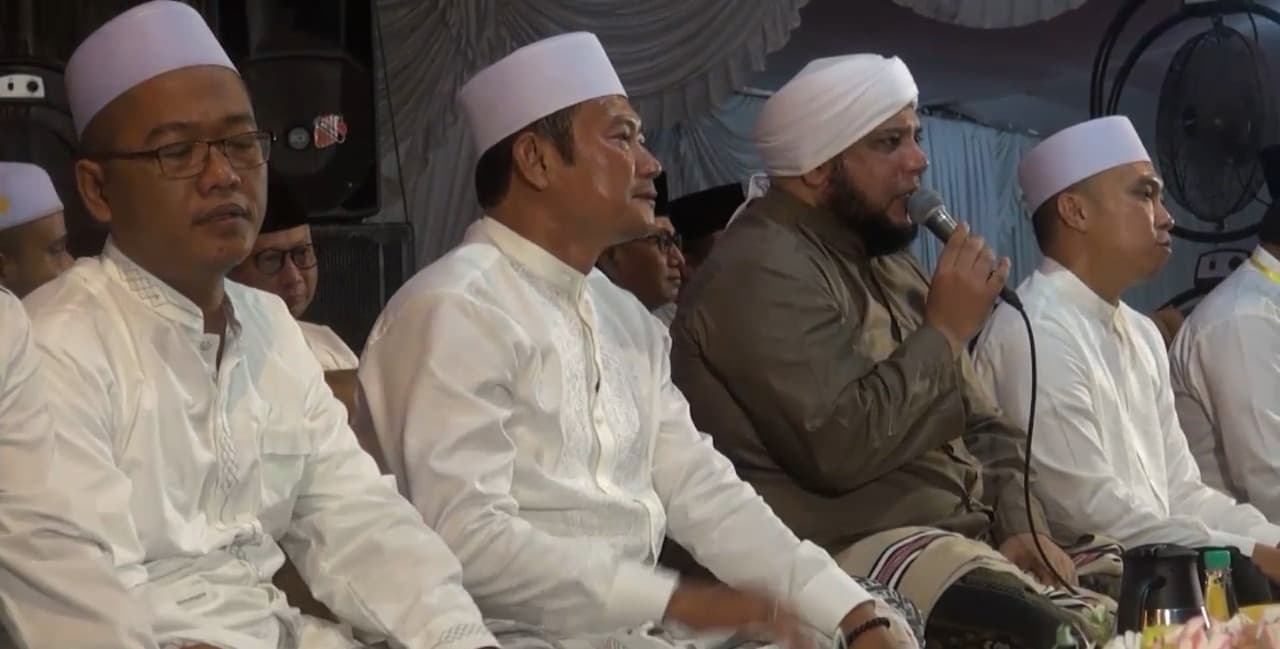 Lamongan Bersholawat bersama Yes-Dirham, Berdoa Raih Kemenangan di Pilkada 2024