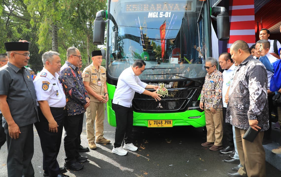 Pj Gubernur Adhy Karyono Launching Bus Trans Jatim Koridor V Bangkalan-Terminal Purabaya