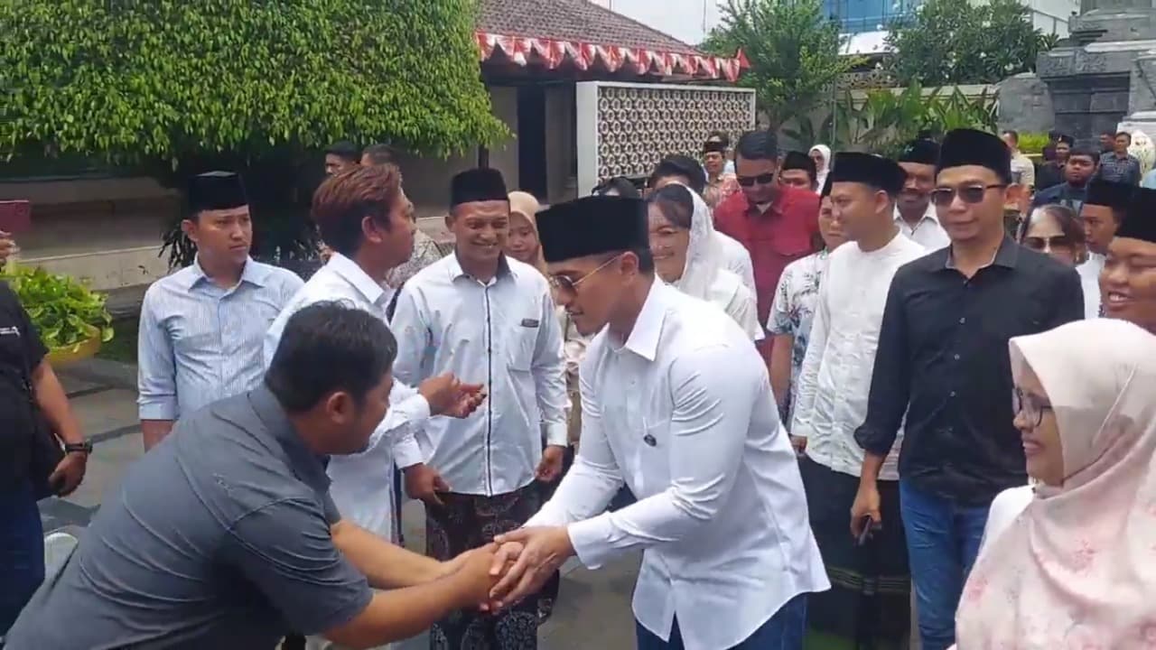 Tur Kampanye di Jawa Timur, Kaesang Pangarep Ziarah ke Makam Bung Karno di Blitar