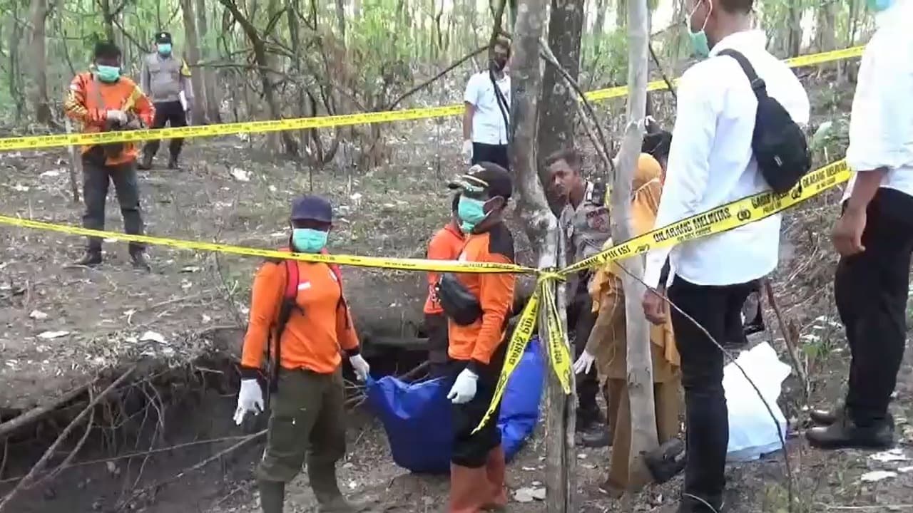 Geger! Warga Ngawi Temukan Mayat di Hutan Jati, Kepala Terpisah dari Tubuh