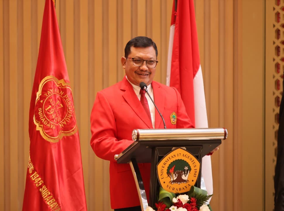 Rektor Untag Surabaya Prof Nugroho Raih Academic Leader 2024