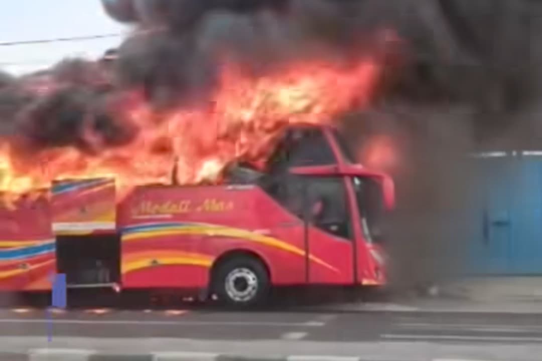 Bus Medali Emas Terbakar di Lamongan, Kerugian Capai Rp 1,5 Miliar