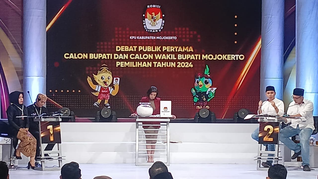 Debat Perdana di JTV, Ikfina dan Gus Barra Adu Strategi Bangun Kabupaten Mojokerto