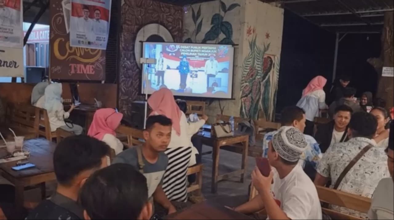 Kemeriahan Nobar Debat Publik Pertama Pilkada Nganjuk