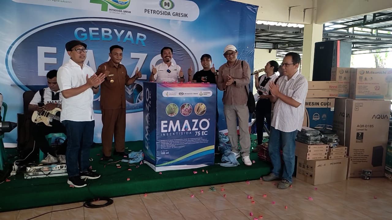 Prihatin Serangan Hama Ulat, PT. Petrosida Gresik Lounching Emazo Blue