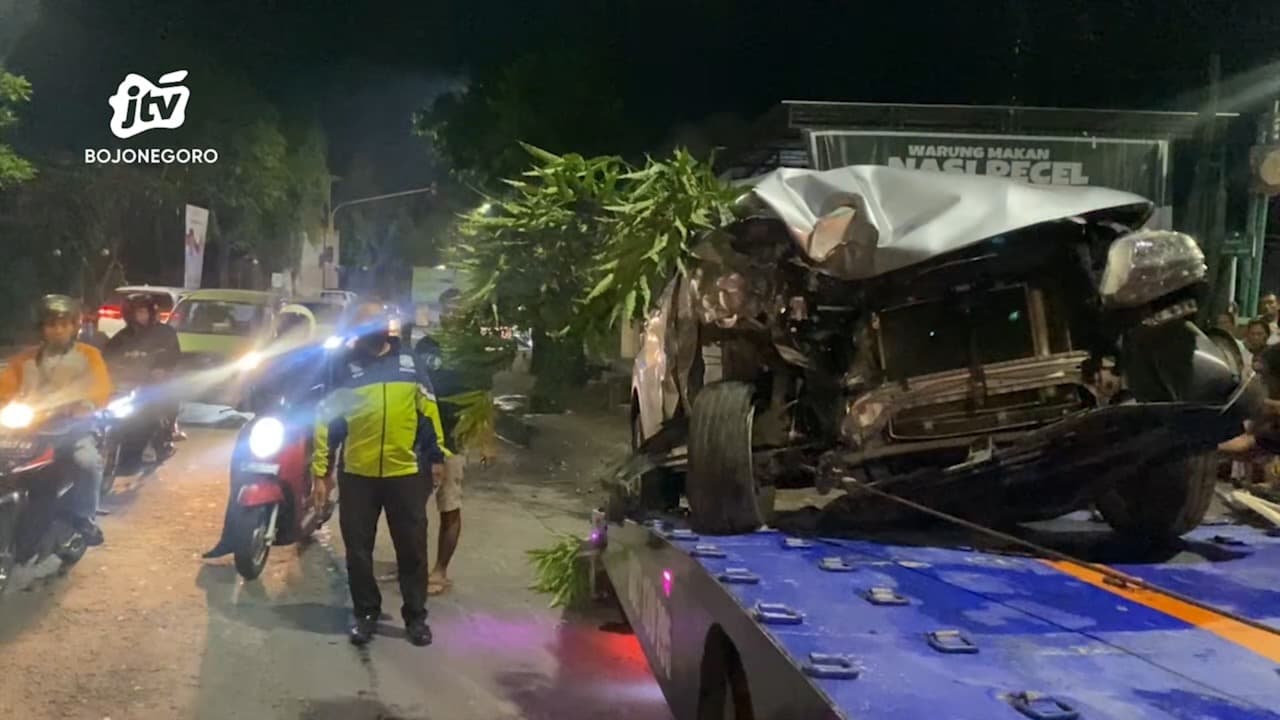 Laka Beruntun Mobil, Truk dan Motor di Bojonegoro, 4 Luka-Luka