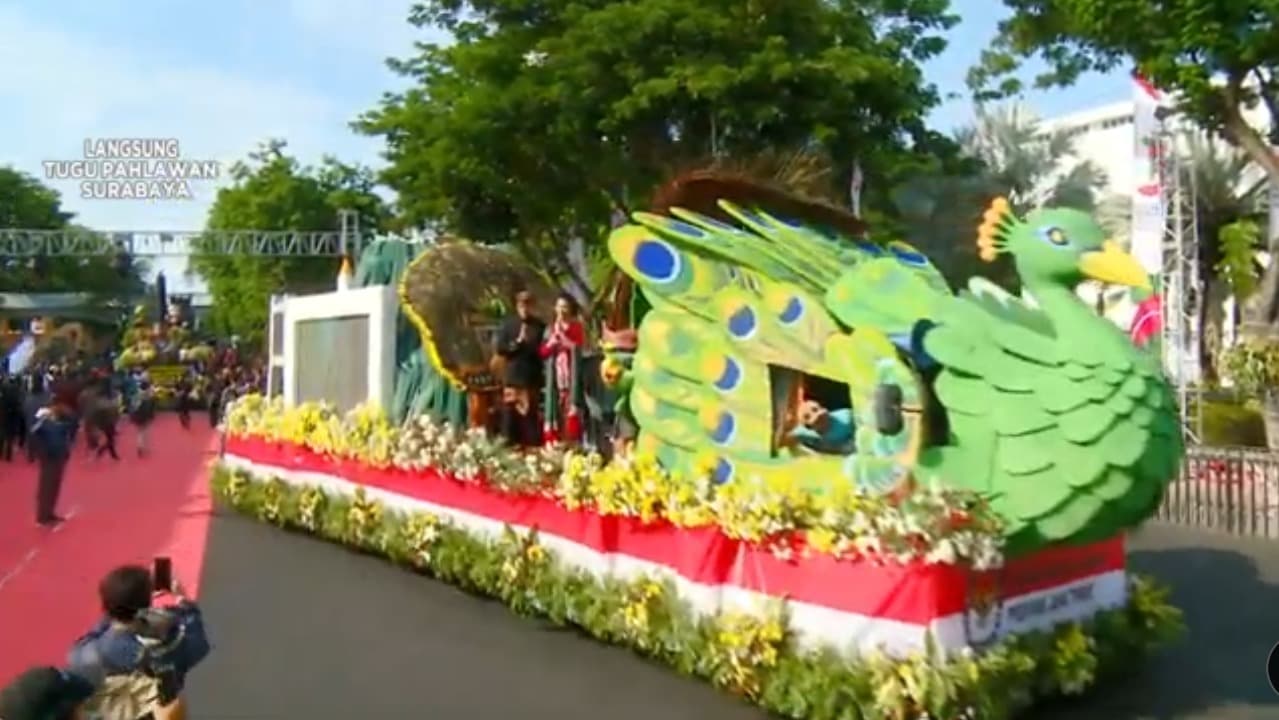 Kirab 39 Maskot Pilkada Serentak di Surabaya Berlangsung Meriah