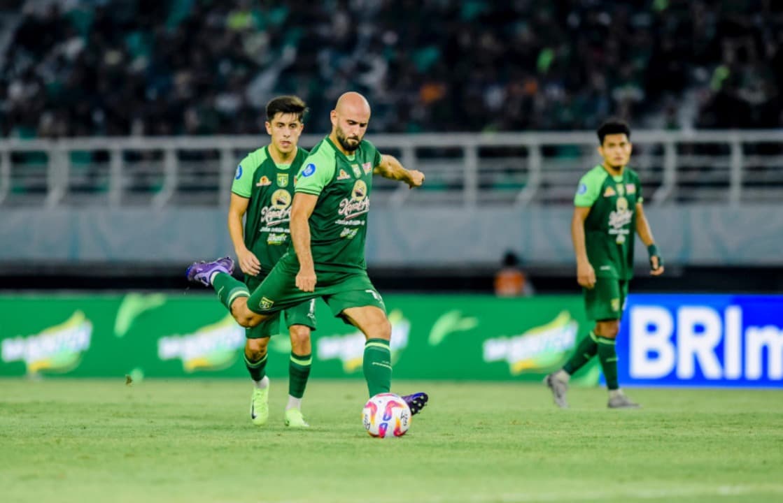 Persebaya Kembali ke Puncak Klasemen Usai Ditahan PSM