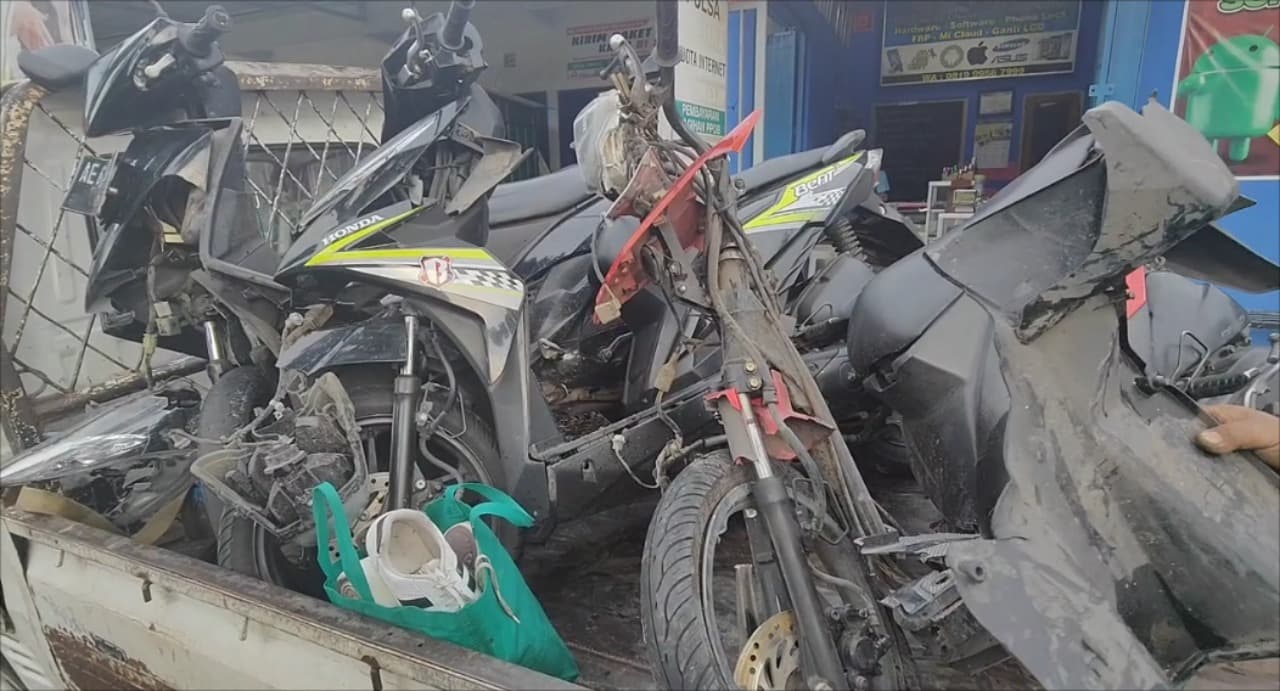 Diduga Mengantuk, Pengemudi Minibus Tabrak Tiga Motor di Magetan, Satu Pelajar Tewas