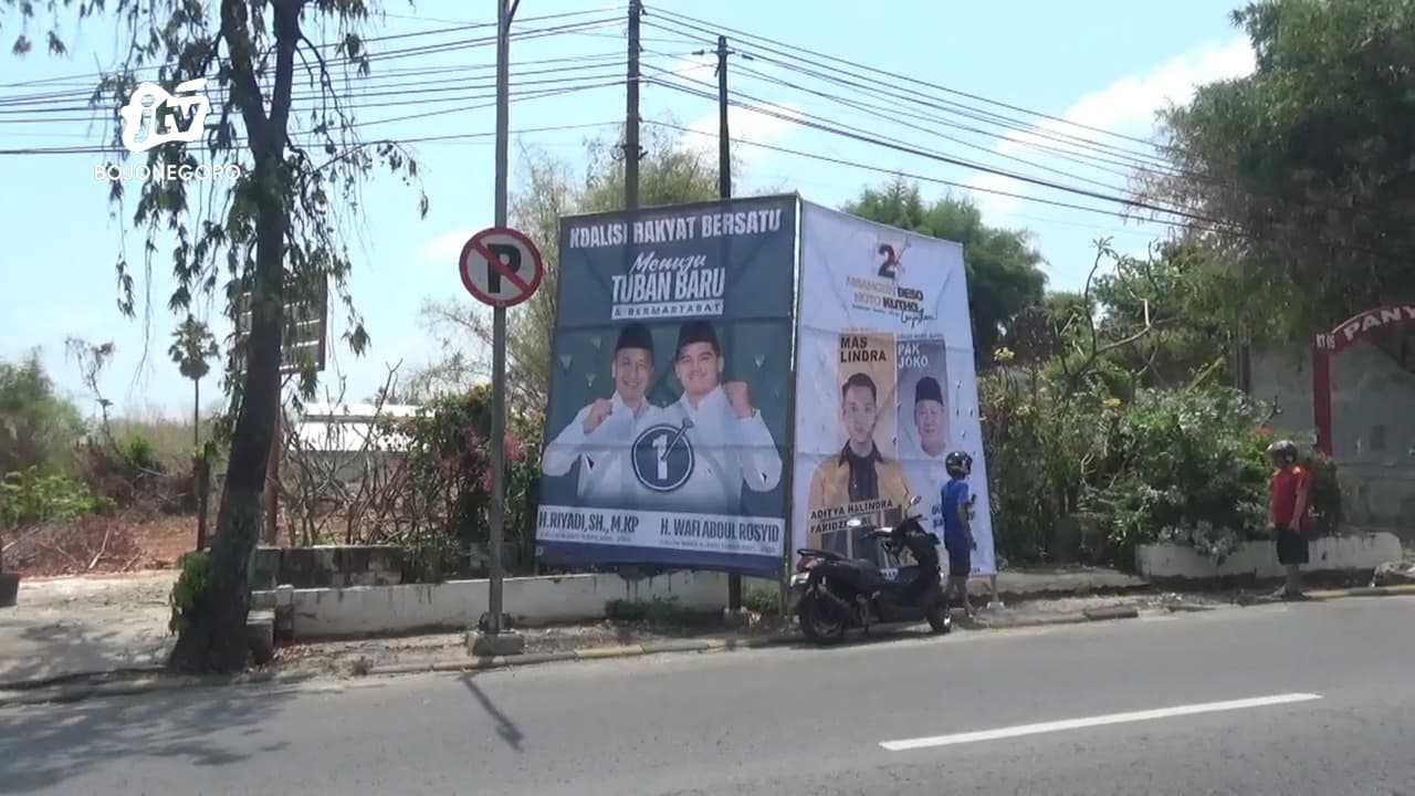 Bahayakan Pengendara, Baliho Paslon di Tuban Tutup Badan Jalan