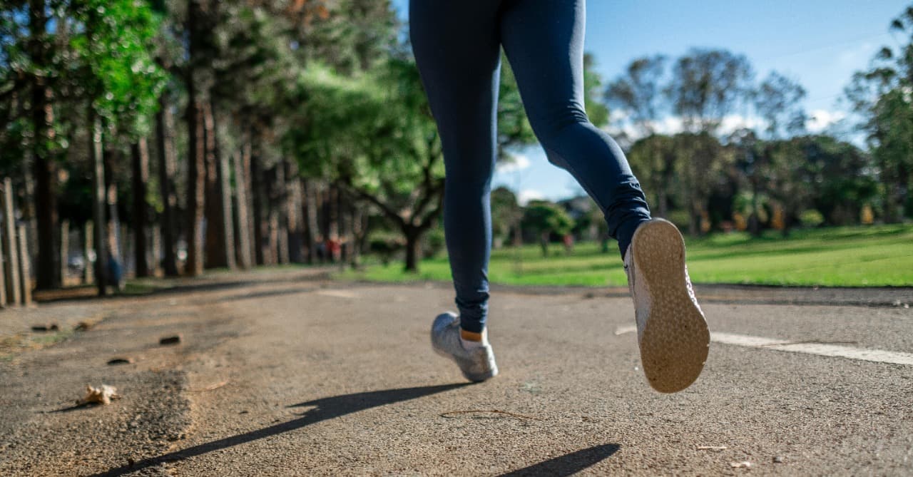 Silent Walking untuk Tingkatkan Kesehatan Mental, Berikut Langkah-Langkahnya