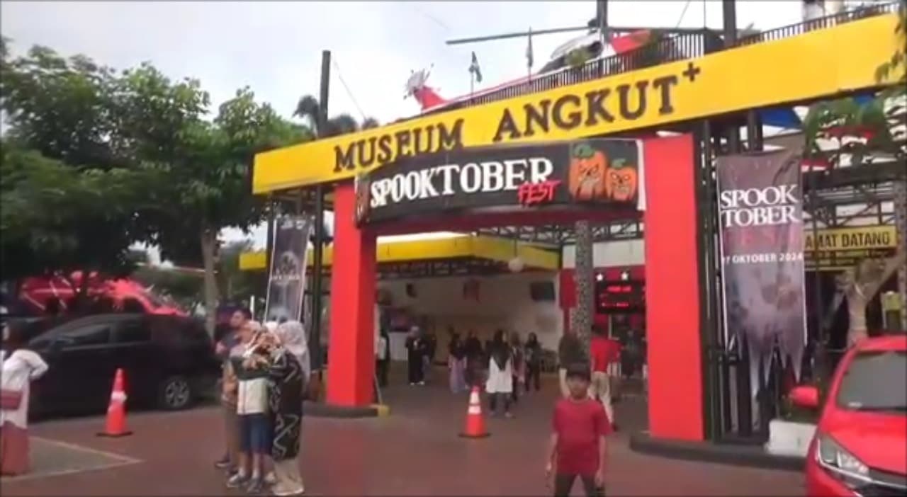 Serunya Pesta Halloween di Museum Angkut, Wisata Kota Batu Hadirkan Keceriaan