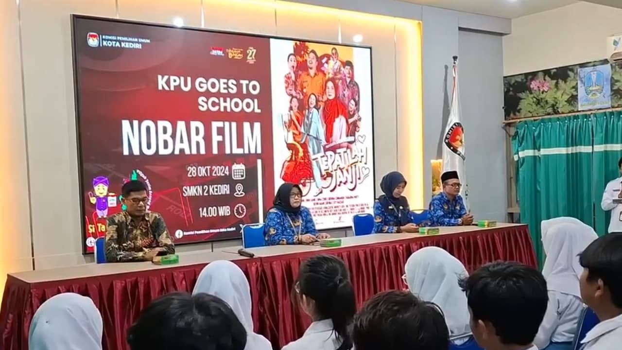 KPU Kota Kediri Gelar Sosialisasi Pemilih Pemula di SMKN 2 Kediri, Libatkan Film "Tepatilah Janji"