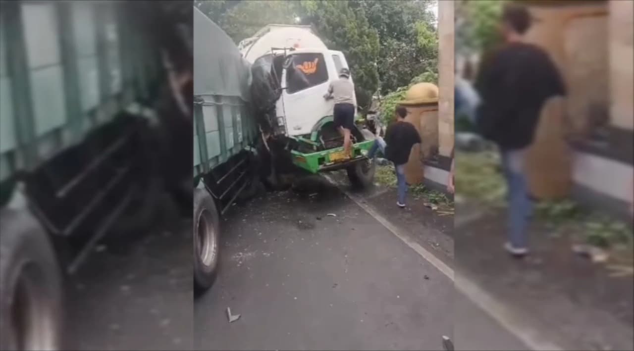 Truk Gandeng Hantam Truk Tangki di Lumajang, Sopir Terjepit Kabin yang Ringsek