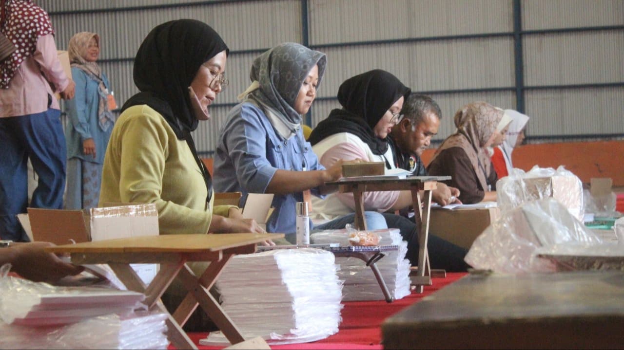 Pilkada Membawa Berkah bagi Pelipat Surat Suara di Pacitan