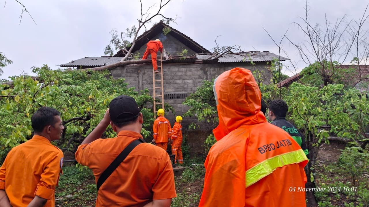 27 Rumah di Tulungagung Rusak Usai Diterjang Angin Kencang