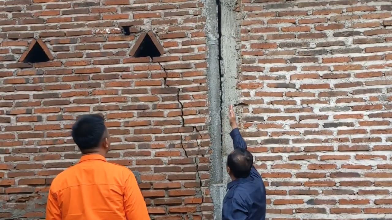 Puluhan Rumah di Ngadirejo Trenggalek Retak Akibat Pergerakan Tanah