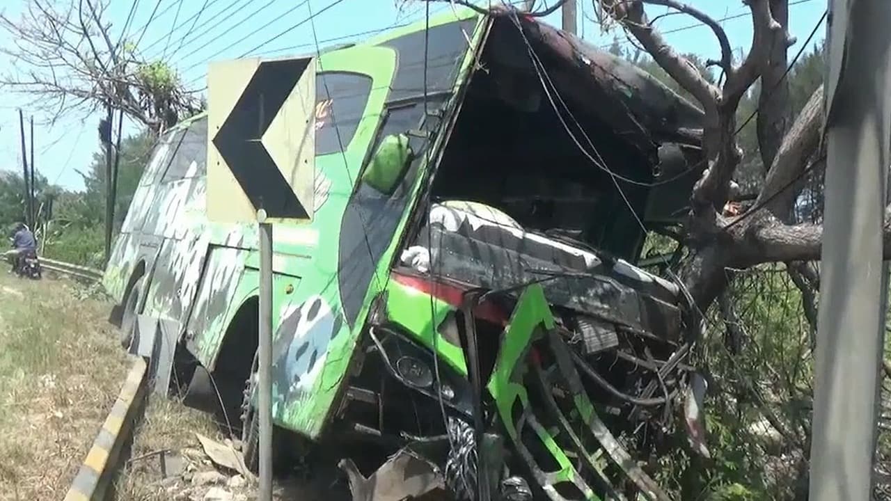 Bus Sinar Mandiri Kecelakaan di Jalur Pantura Tuban, 12 Penumpang Luka-luka