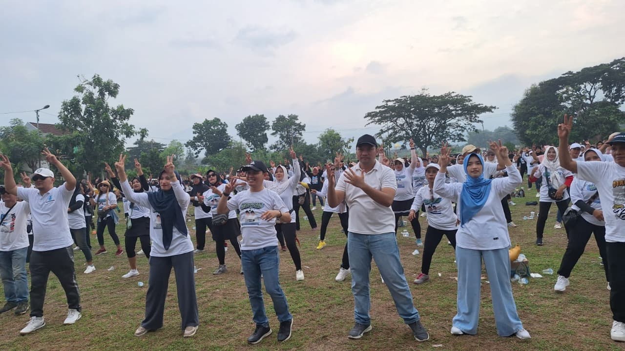 Gus Barra dan dr Rizal Senam Bersama Masyarakat Gondang Mojokerto