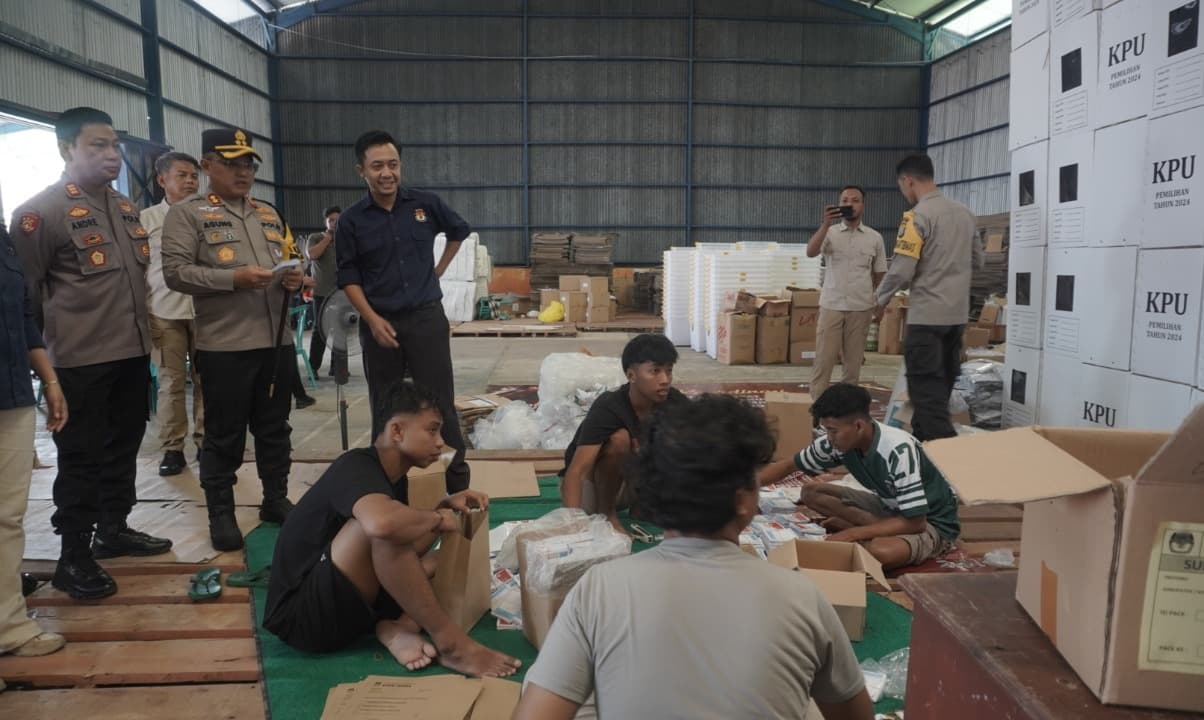 Jelang Pilkada, Polres Pacitan Cek Kesiapan Logistik di Gudang KPU