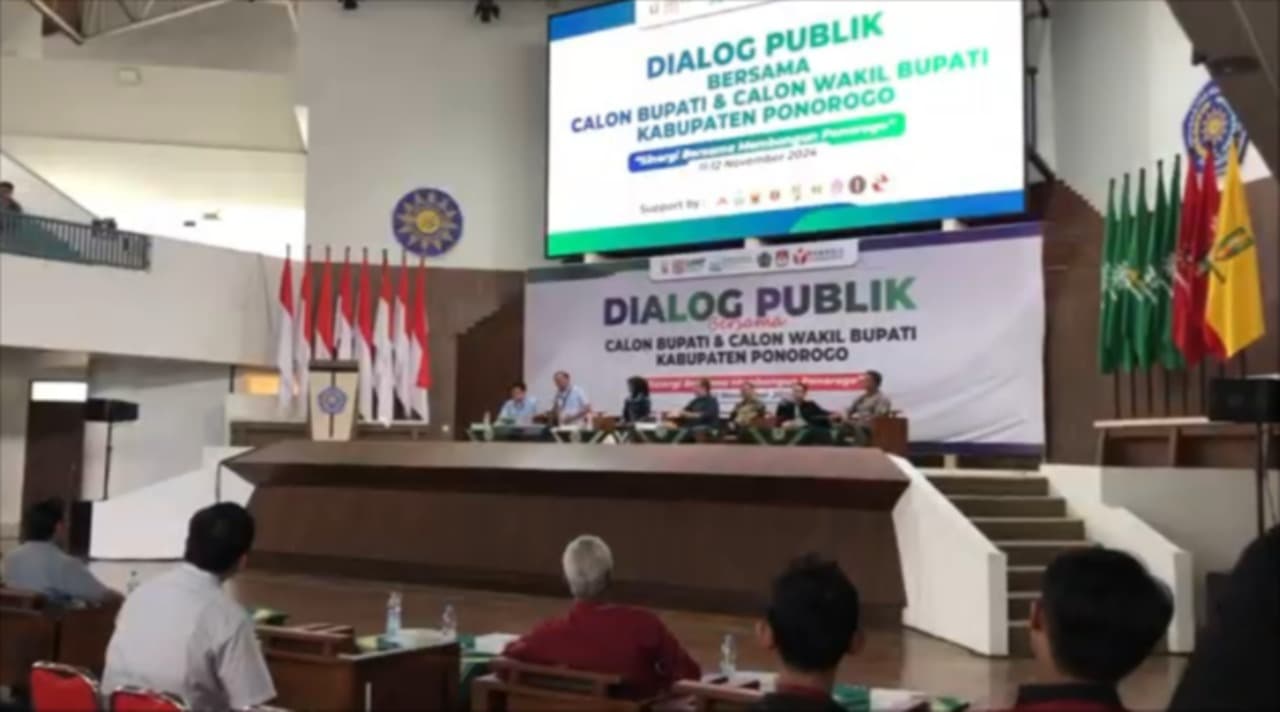 Hadiri Dialog Publik, Pasangan Ipong-Luhur Bahas Visi Pembangunan dan Isu Penggusuran Pasar