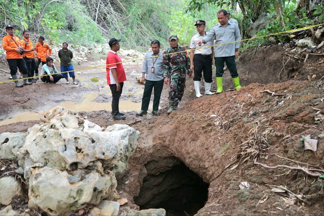 Gandeng Tim Geofisika ITS, BPBD Jatim Tinjau Lubang Penyedot Air Sungai di Blitar