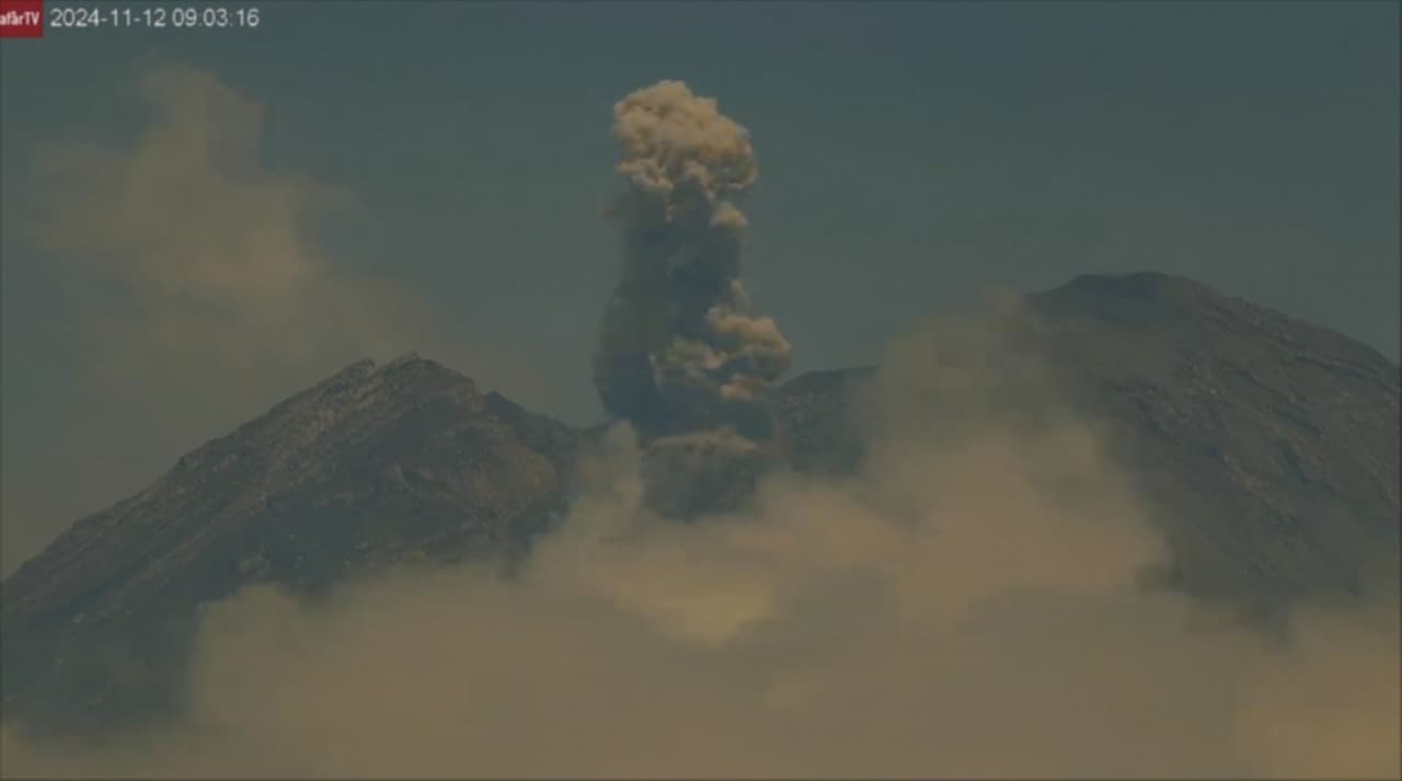 Gunung Semeru Erupsi 15 Kali dalam 24 Jam, BPBD Lumajang Waspadai Banjir Lahar