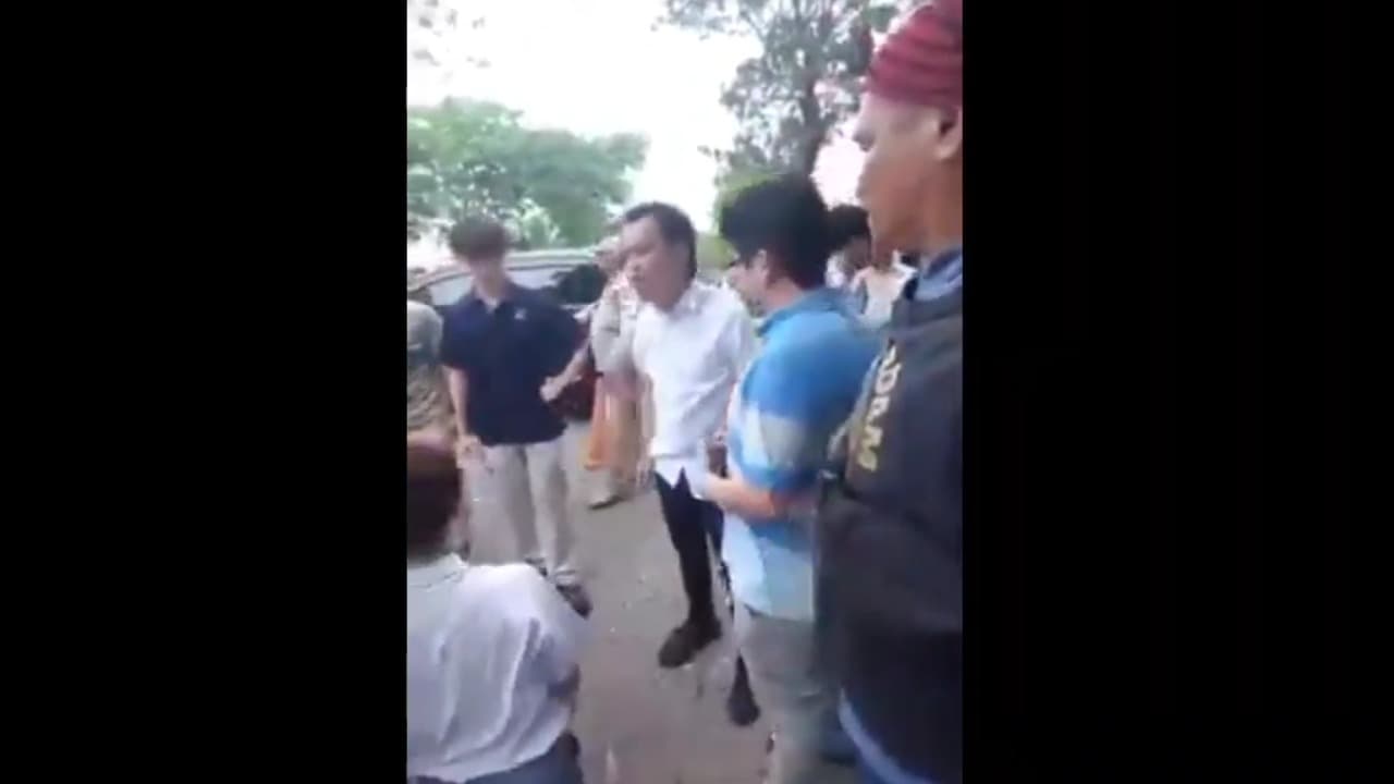 Viral! Pelajar di Surabaya Dipaksa Sujud dan Menggonggong oleh Wali Murid