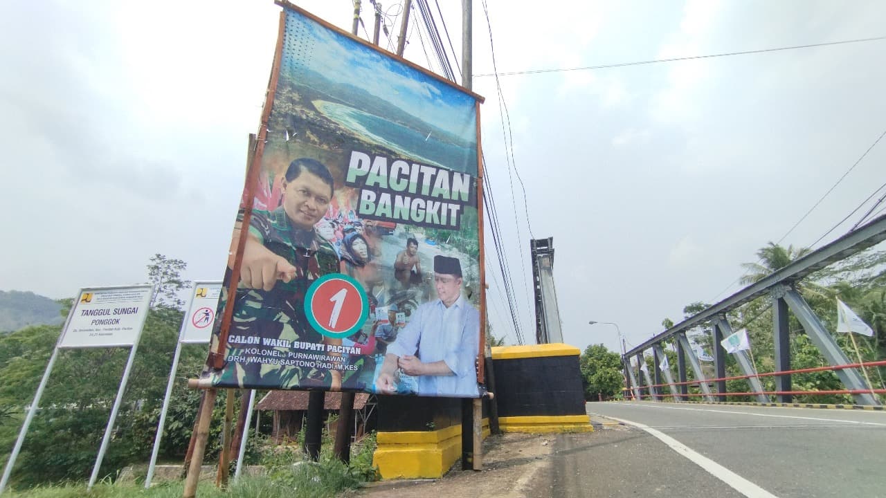 Baliho Bacawabup Pacitan Pakai Atribut TNI, Bawaslu Ragu Nyatakan Pelanggaran