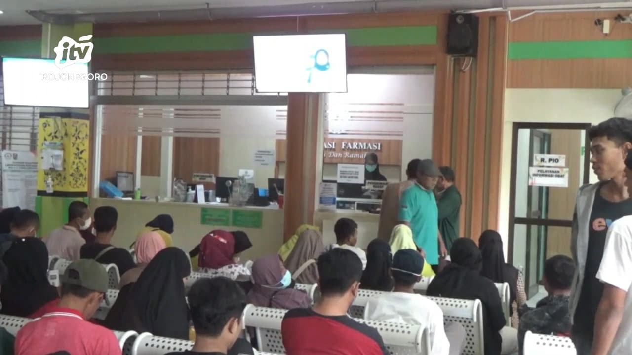 Pasien BPJS Membludak, Terjadi Antrian Panjang di RSUD Koesma Tuban