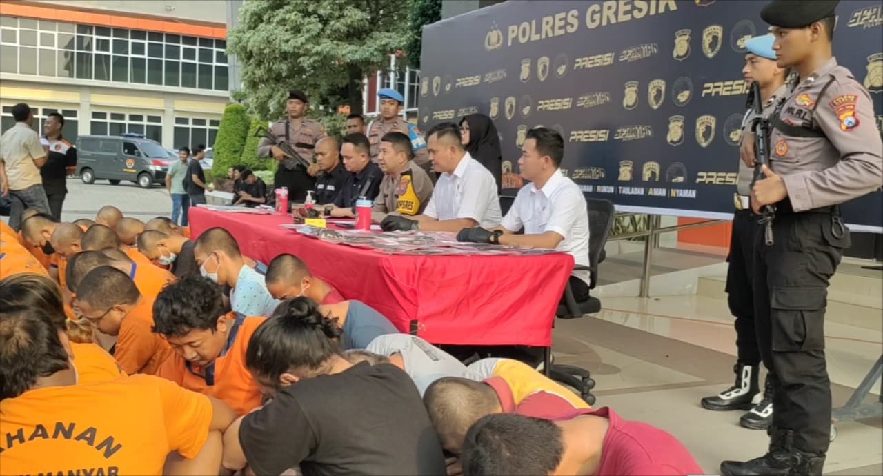 Puluhan Tersangka Diamankan dalam Operasi Brantas Judi Online dan Narkoba Polres Gresik