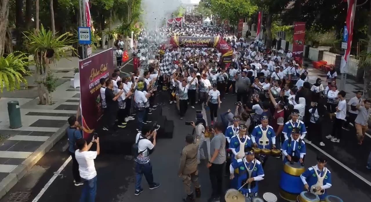 Tingkatkan Partisipasi ke TPS, KPU Surabaya Gelar Jalan Sehat Bersama PPK-KPPS