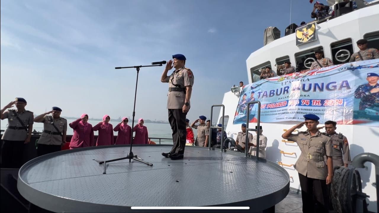 HUT ke-74, Dirpolairud Polda Jatim Ajak Masyarakat Jaga Kehidupan Biota Laut