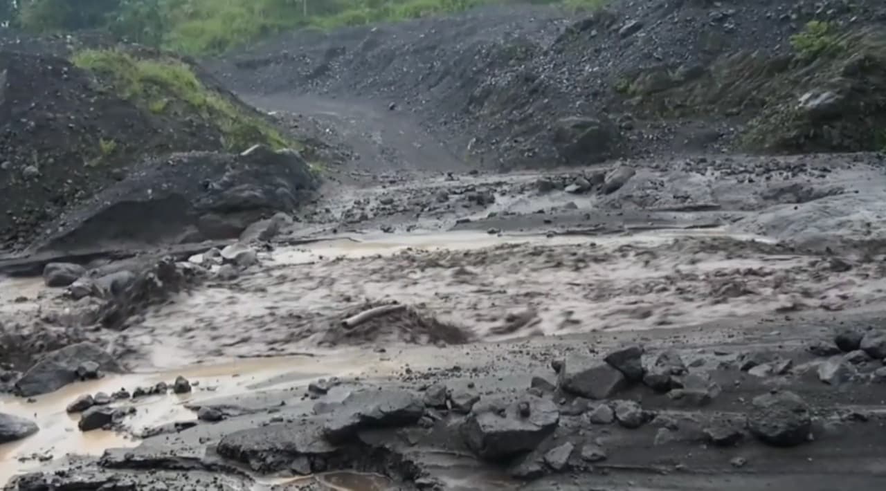 Banjir Lahar Gunung Semeru Hantam Lumajang, Warga Diminta Tingkatkan Kewaspadaan