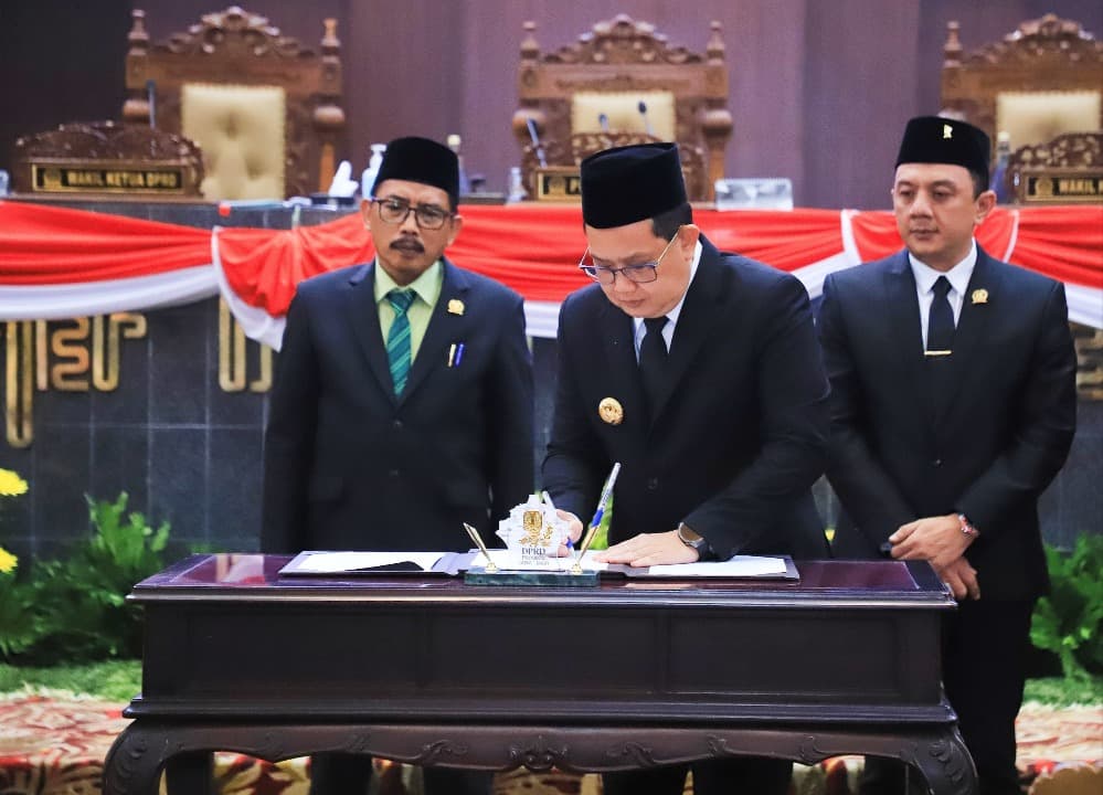 Raperda APBD Jatim 2025 Resmi Disetujui, Pendidikan dan Kesehatan Jadi Prioritas