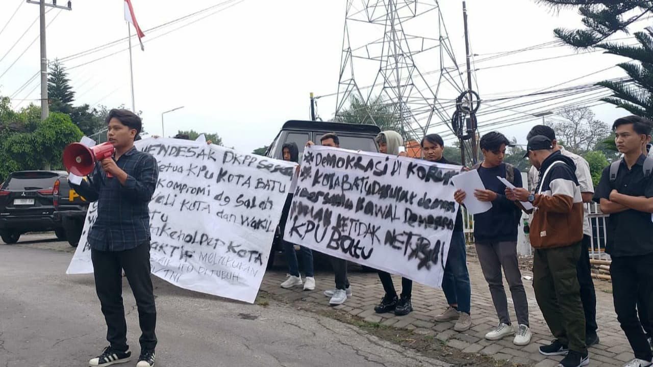 Dinilai Tak Netral, Aliansi Peduli Demokrasi Demo KPU Kota Batu