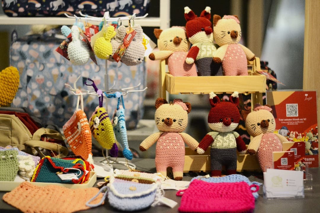 Autumn Flower: UMKM Surabaya dengan Kreasi Boneka Amigurumi Unik dan Ramah Lingkungan