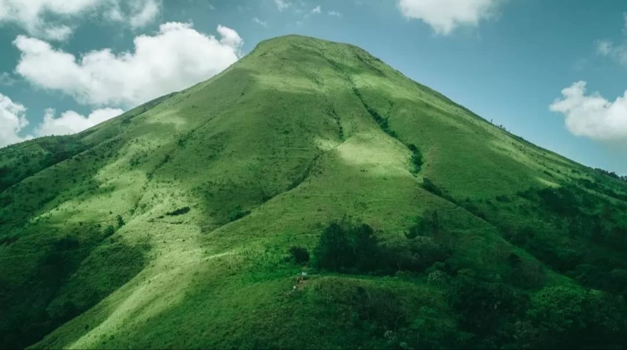 5 Gunung di Mojokerto yang Cocok untuk Pendaki Pemula