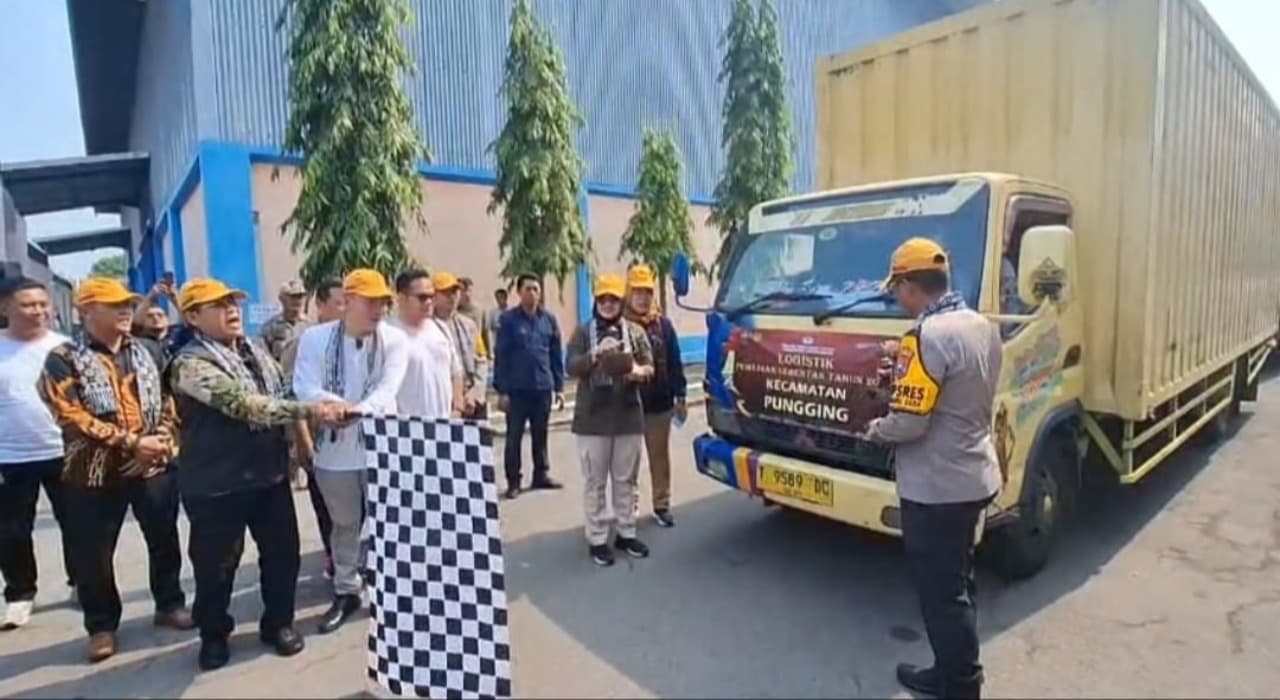 KPU Kabupaten Mojokerto Distribusikan Logistik Pilkada Serentak ke 1.618 TPS