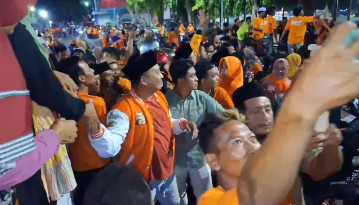 Rio-Ulfi Unggul Quick Count Pilkada Situbondo, Ribuan Pendukung Rayakan Kemenangan
