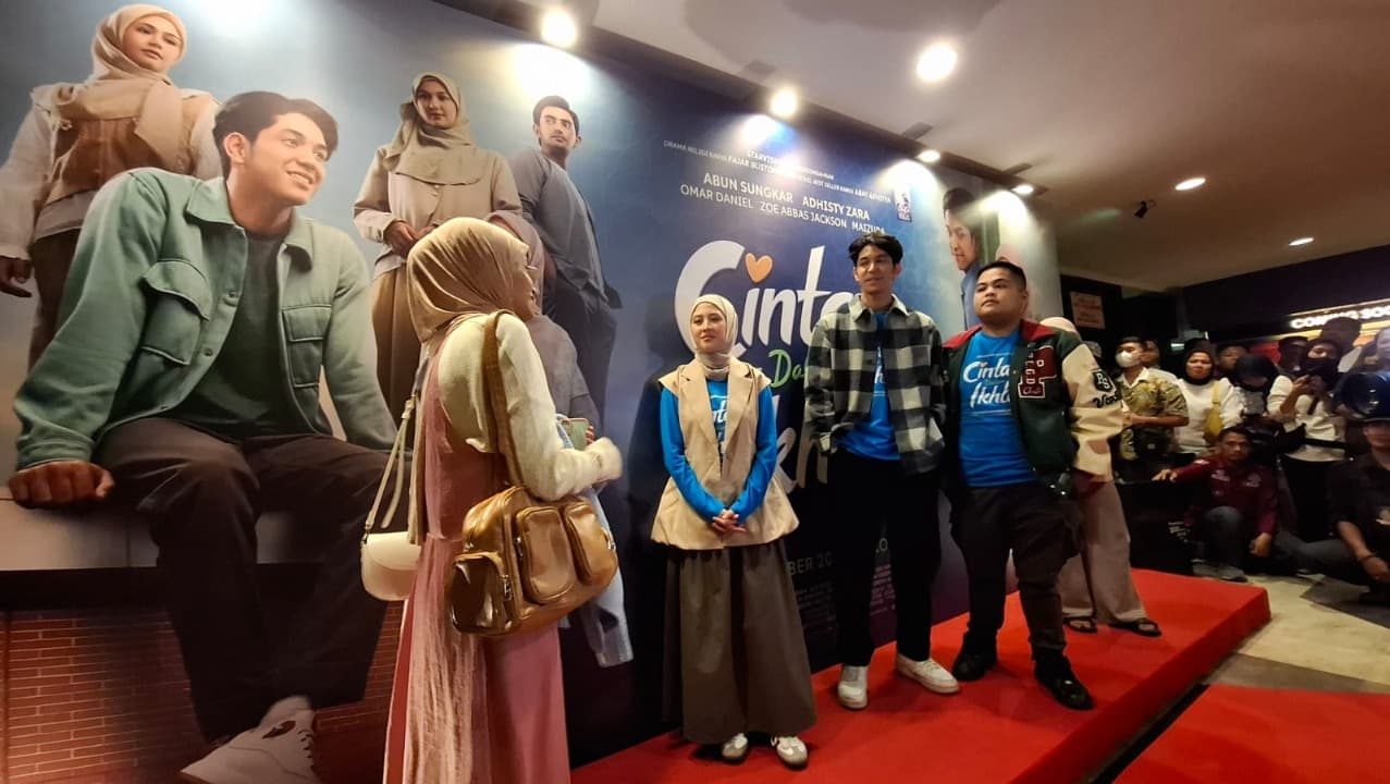 Pemeran Film Cinta Dalam Ikhlas Hipnotis Penggemar Film di Kota Kediri