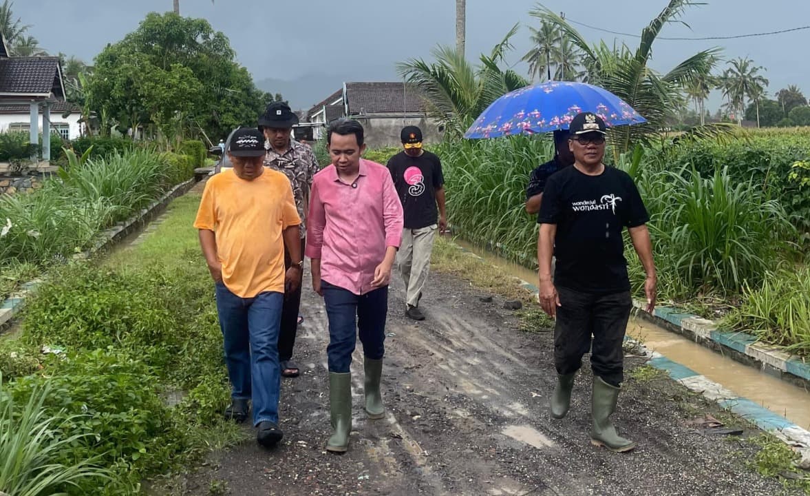 Sambangi Korban Banjir Wonoasri, Gus Fawait Janji Petakan Bencana di Jember