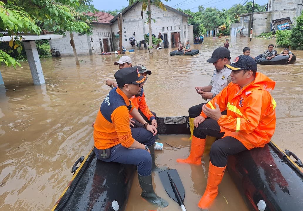 Tinjau Banjir-Longsor di Malang, BPBD Jatim Akan Bangun Tembok Pengaman Sampah